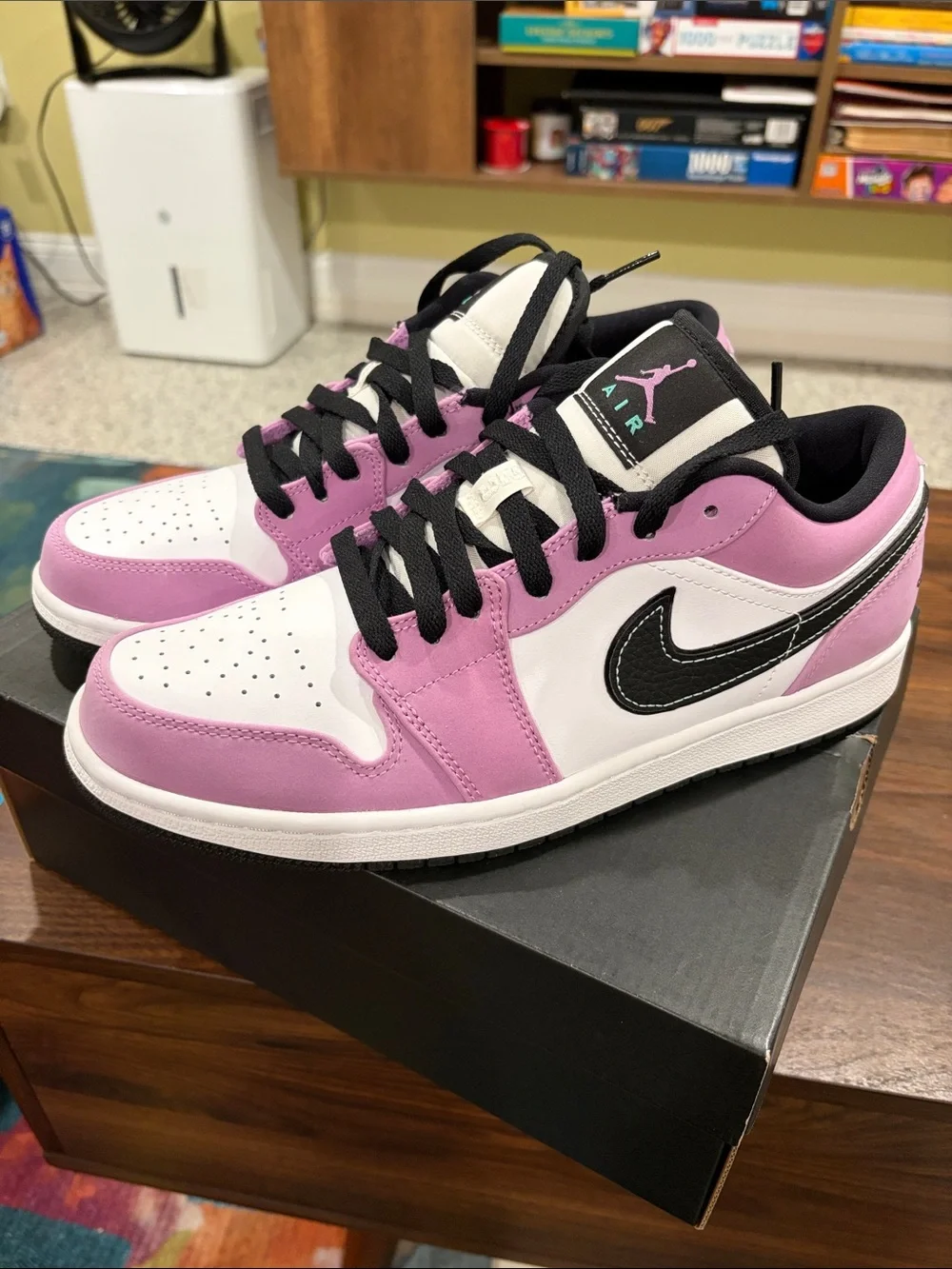 Air Jordan 1 Low SE Violet Shock Sz 9.5 Men’s